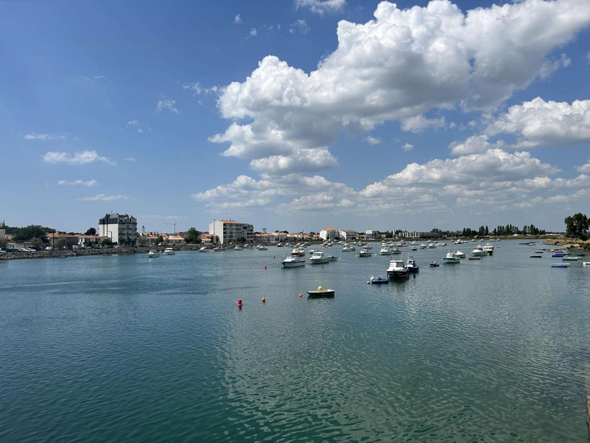 Appartement 2 Pieces Avec Parking Prive, Proche Plage Et Commerces, Saint-Gilles-Croix-De-Vie - Fr-1-224-783 Eksteriør billede